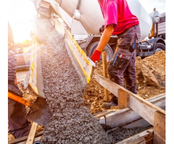 如何確保傳送帶上砂石微波水分儀測量的準確性？